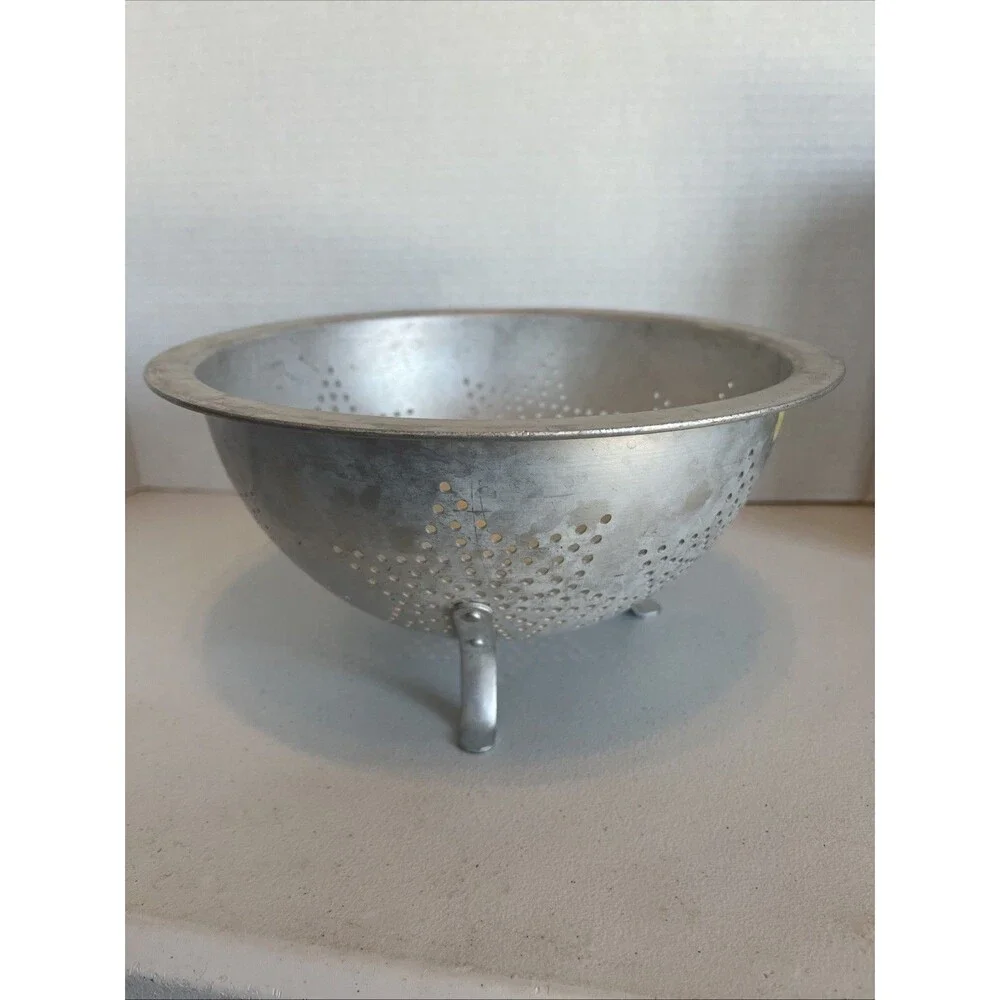 Beautiful VTG Aluminum 7 Star Colander Strainer 10” on 3 Feet Great Shape Decor